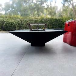 Brasero cuve avec planche intégrée: Socle Acier + Cuve 68cm et plaque Acier 8mm + planche REALTEK FR 83